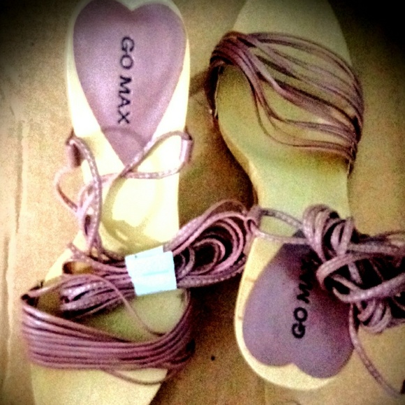 Size 7 Go Max heels - Picture 4 of 4